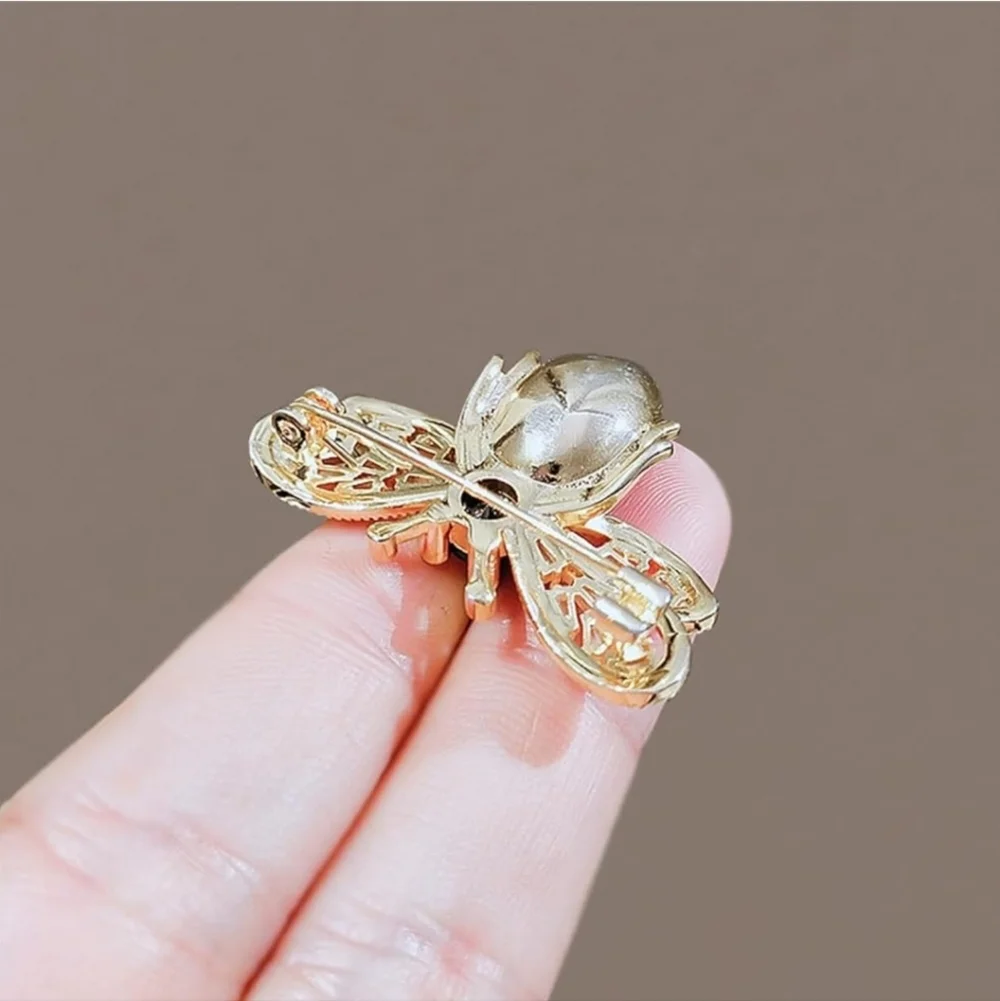 Women’s Jewelry Beautiful Elegant Gold and Black Bee Brooch